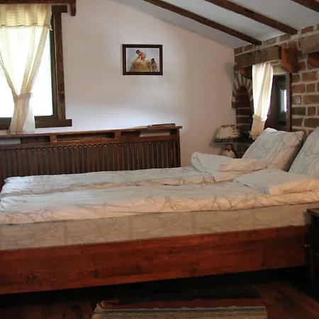 ゲストハウス шапкова къща Delchevo